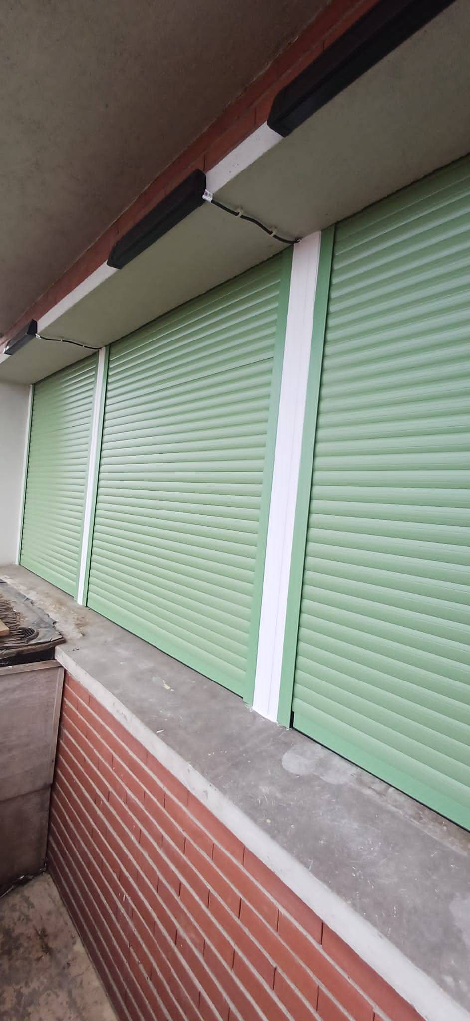 la pose d'un volet roulant solaire réalisé par Lorenove Toulouse, des produits de qualité, une pose impeccable 