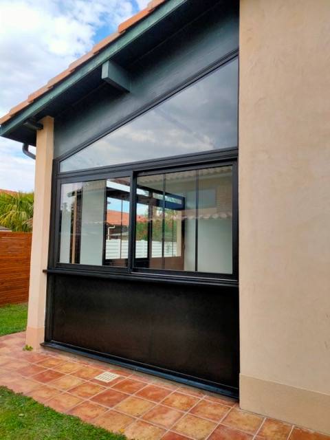 envie de gagner de la surface habitable ? la fermeture de terrasse est la solution, à la différence d'une veranda, nous utilisons la surface déja disponible, mise en œuvre rapide. 