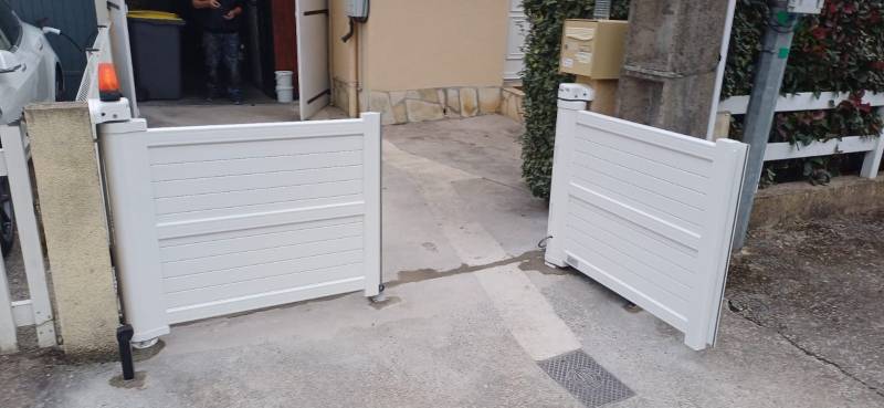 Portail Alu Blanc LA TOULOUSAINE posé par Lorenove31 à Montauban