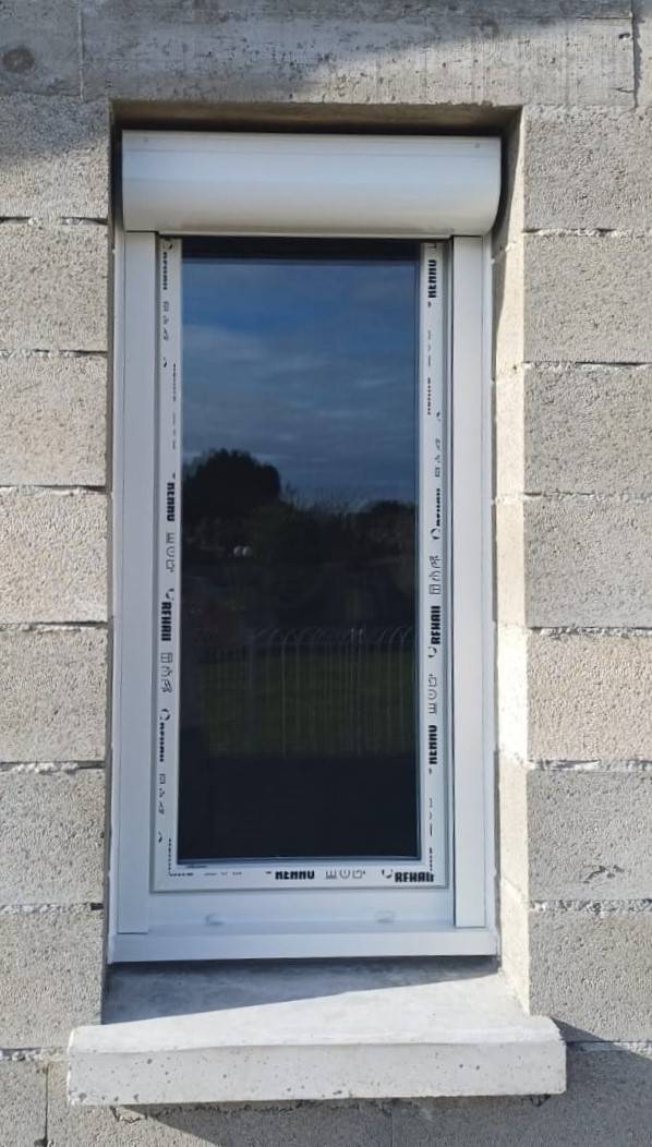 Fenêtres PVC neuves : esthétiques, performantes et écologiques. Profitez de nos offres spéciales pour votre prochain projet